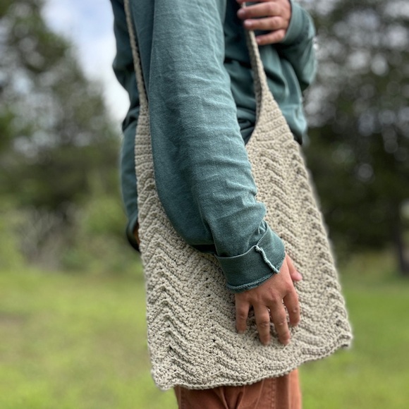 Crochet Shoulder Tote - Chevron design - Dark Cream - Picture 2 of 6